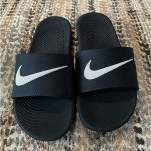 Nike slides black Youth size 5 like new